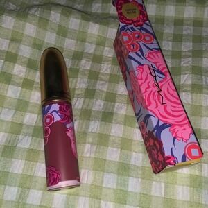 Mac cosmetics limited edition powder kiss beige pink new year lipstick liquid